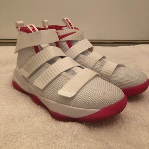 Girls Nike Lebron Soldier XIII size 13c